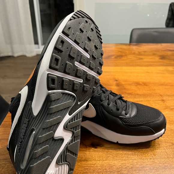 Nike Air Men’s Sneakers – Size 9 (New, Never Worn) - Picture 2 of 3